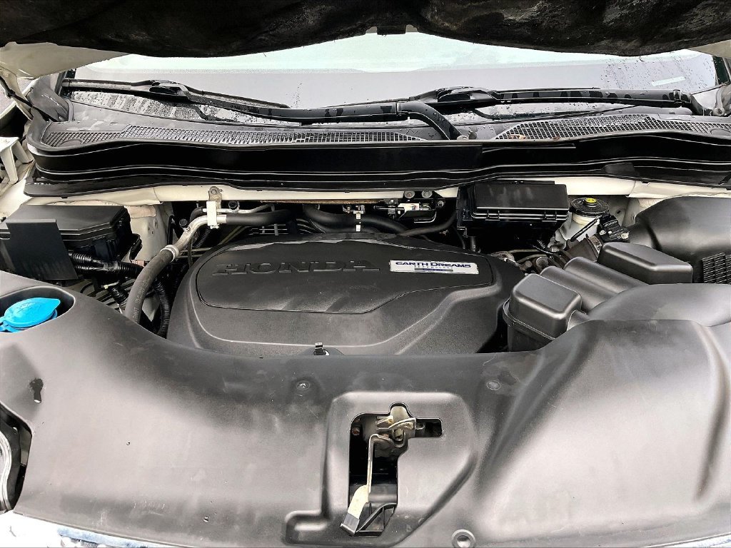 Used 2018 White Honda RTL image 29