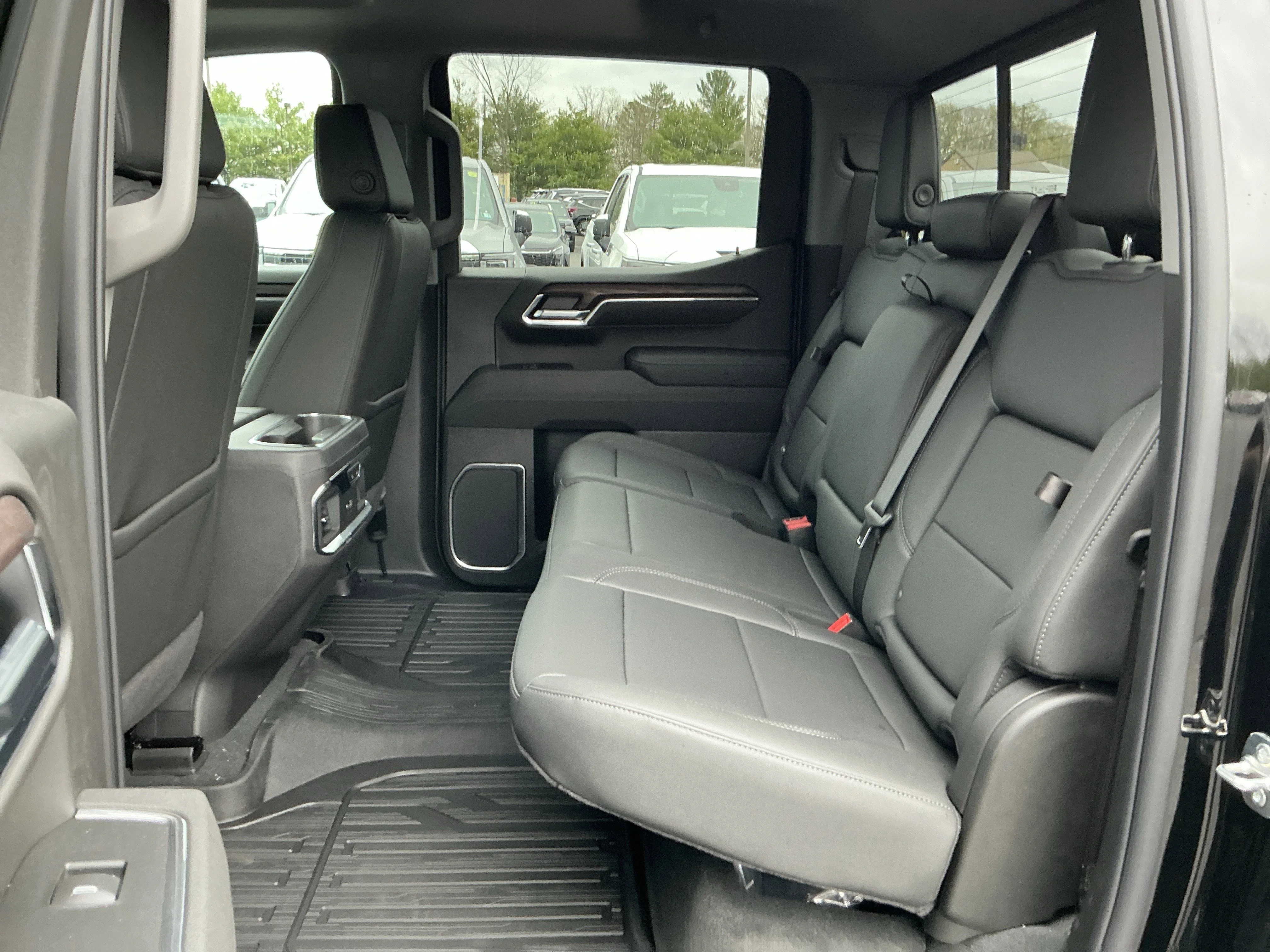 2026 GMC Sierra 1500 SLT - Photo 10