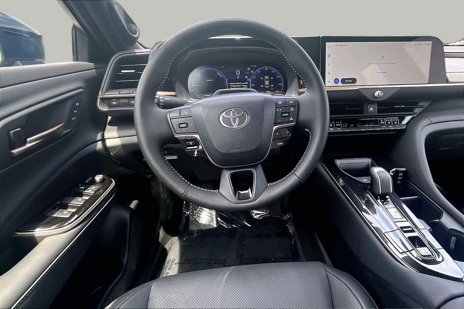 2026 Toyota Crown Platinum - Photo 6