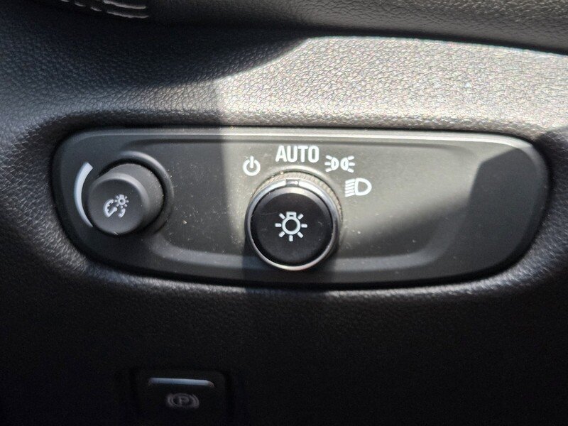 Used 2023 Summit White CHEVROLET FWD 4DR LT W/3LT image 29