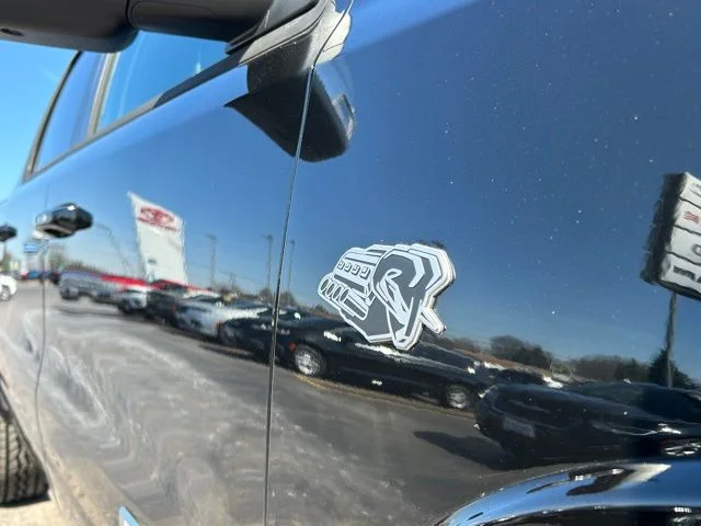 New 2026 Diamond Black Crystal Pearl-Coat Exterior Paint RAM Laramie image 18
