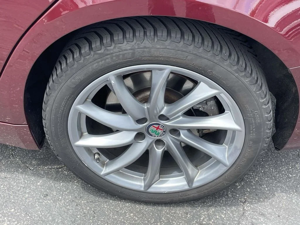 Used 2017 Red Metallic Alfa Romeo Base image 9