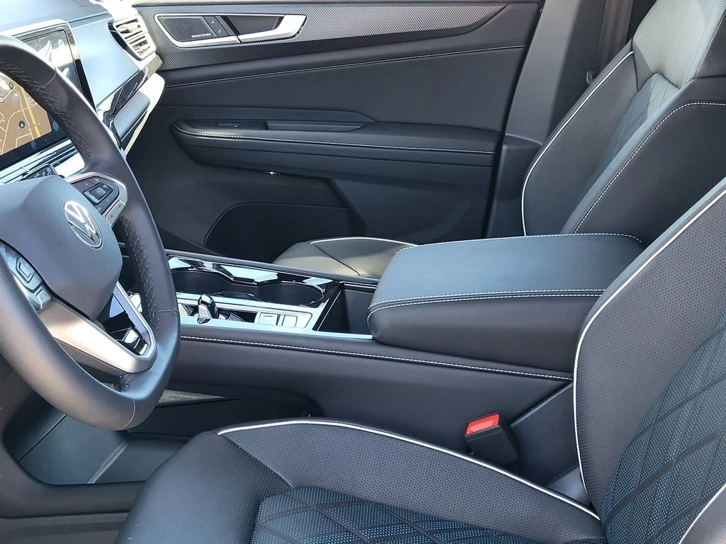 2025 Volkswagen Atlas Cross Sport SEL Premium R-LINE - Photo 17