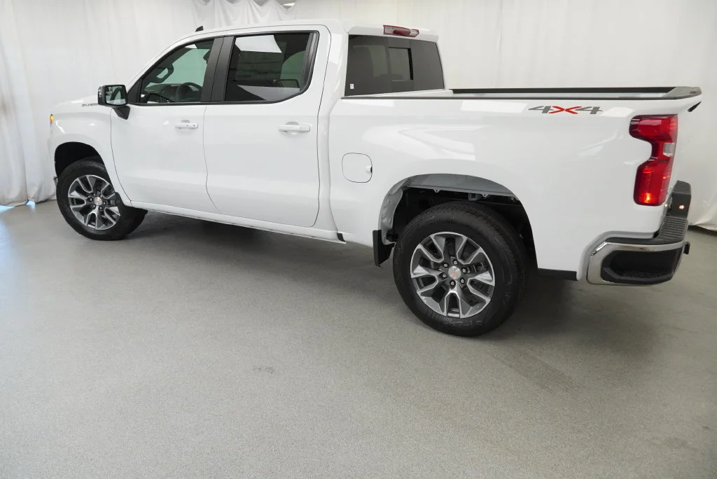 New 2026 Summit White Chevrolet LT image 18