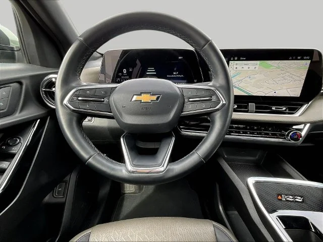 Used 2025 Green Chevrolet LT image 11