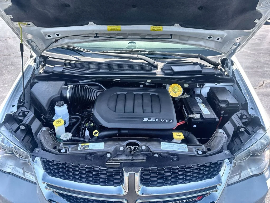 Used 2018 White Dodge SE image 24