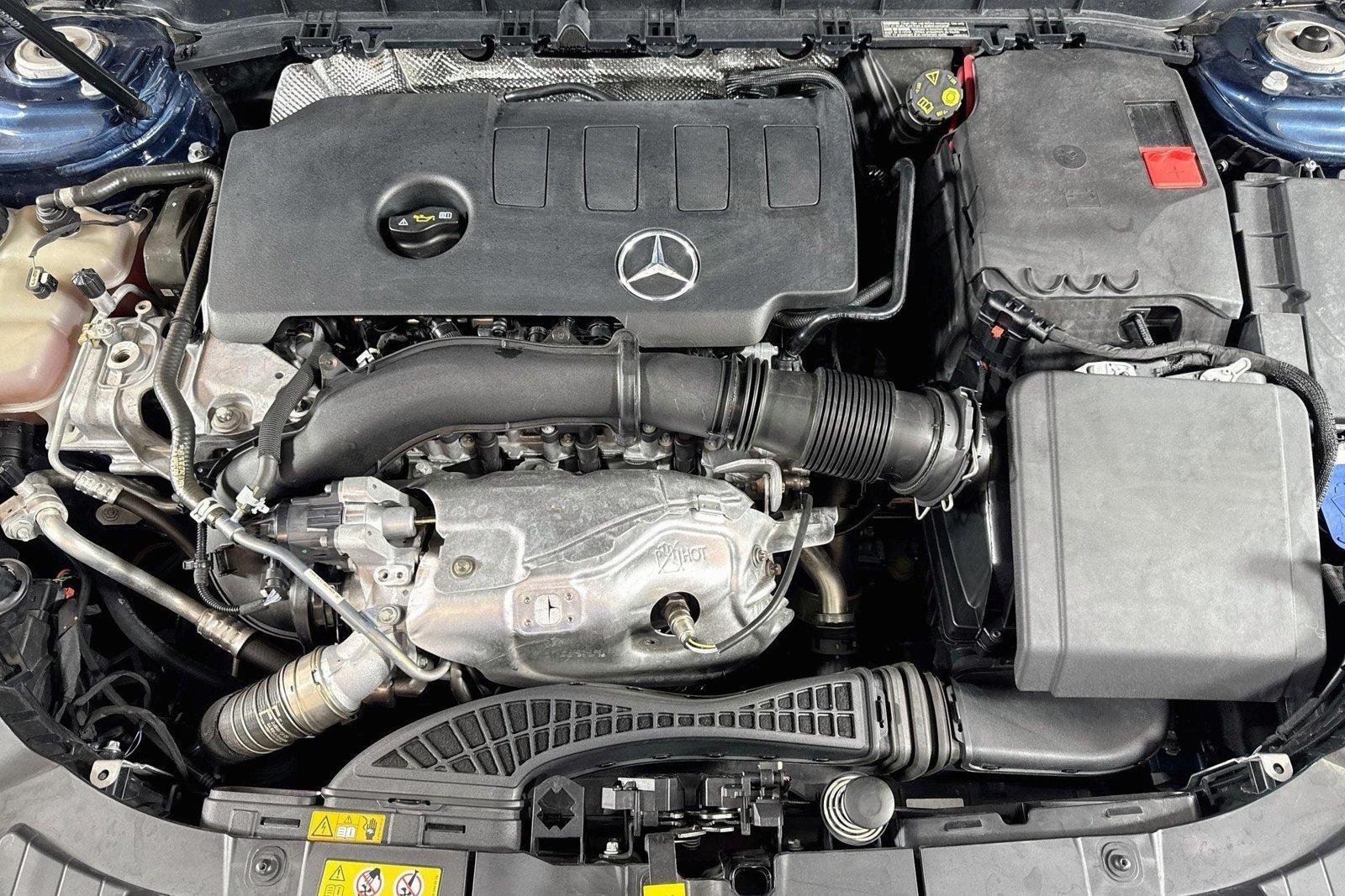 Used 2022 Denim Blue Metallic Mercedes-Benz GLB 250 image 29