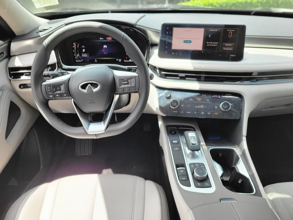 New 2027 White INFINITI LUXE image 17