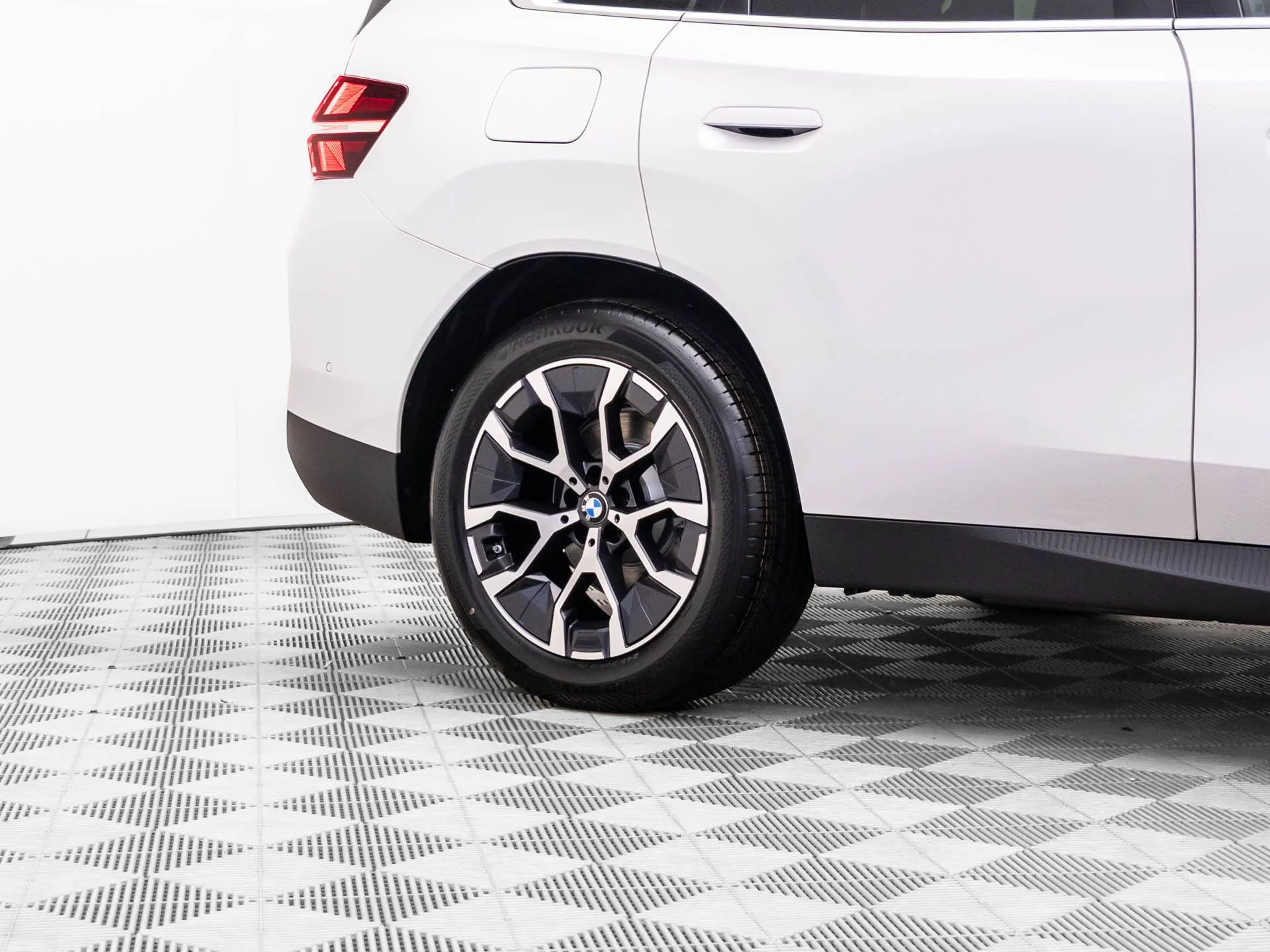 New 2026 White BMW 30 xDrive image 31