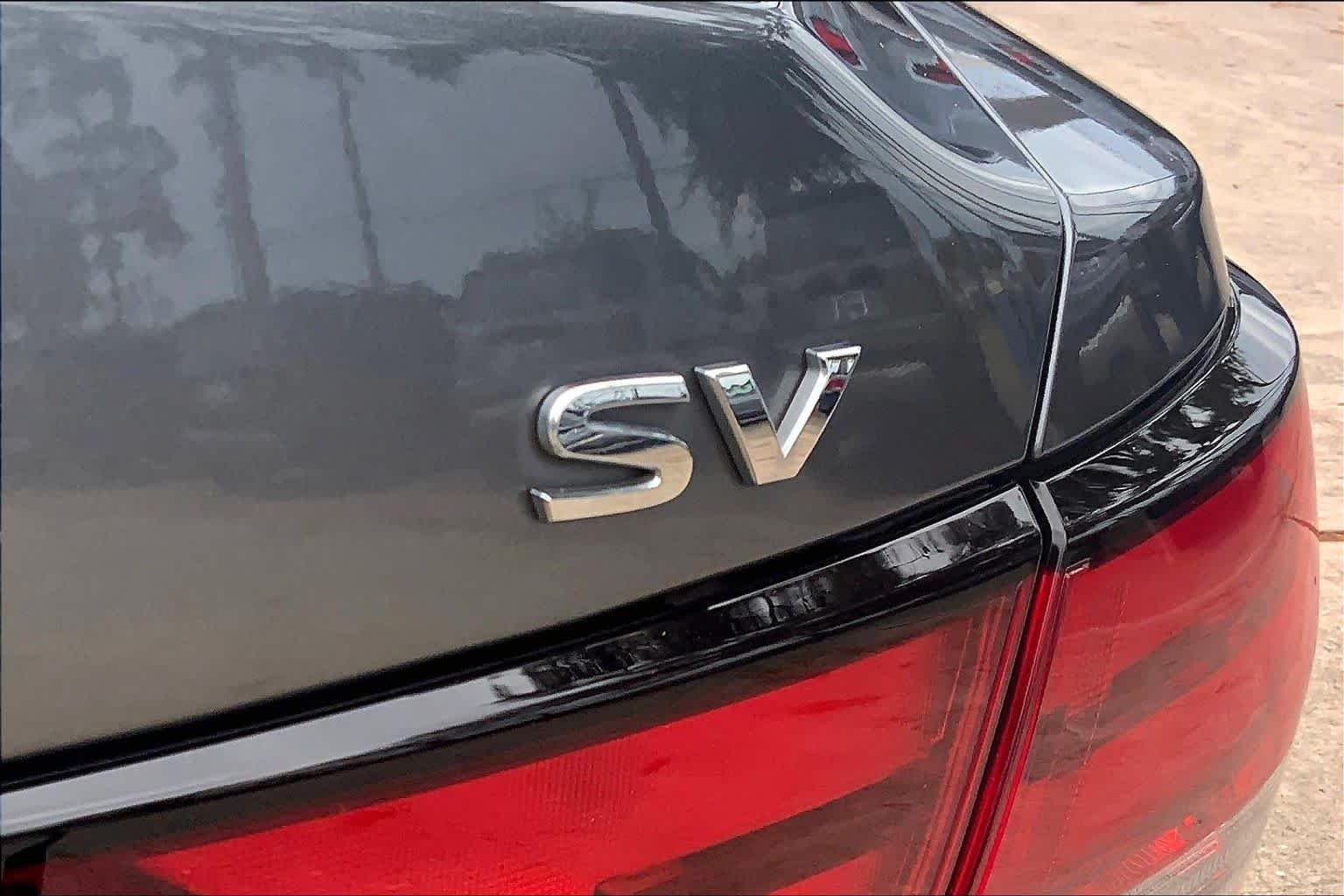 Used 2022 Gun Metallic Nissan SV image 10