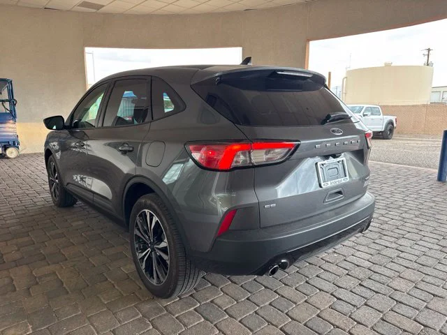 Used 2022 Gray Metallic Ford SE image 2