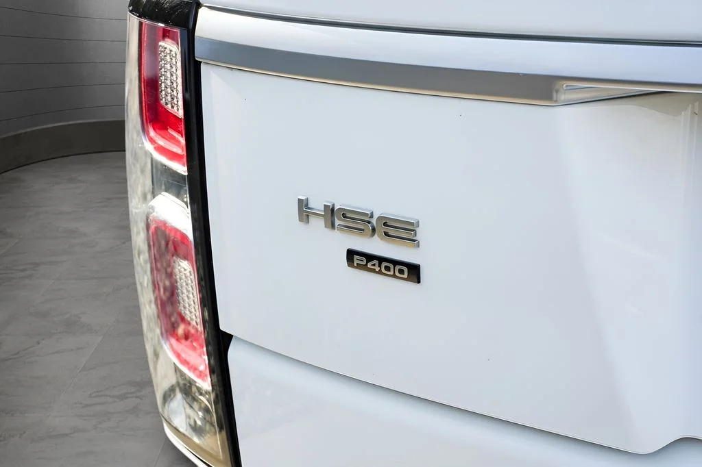 Used 2022 White Land Rover Westminster image 16