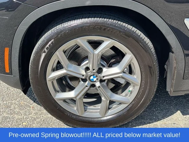 Used 2022 Black BMW sDrive30i image 13