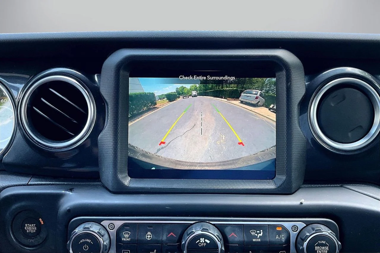 Used 2023 Silver Jeep Sahara image 13