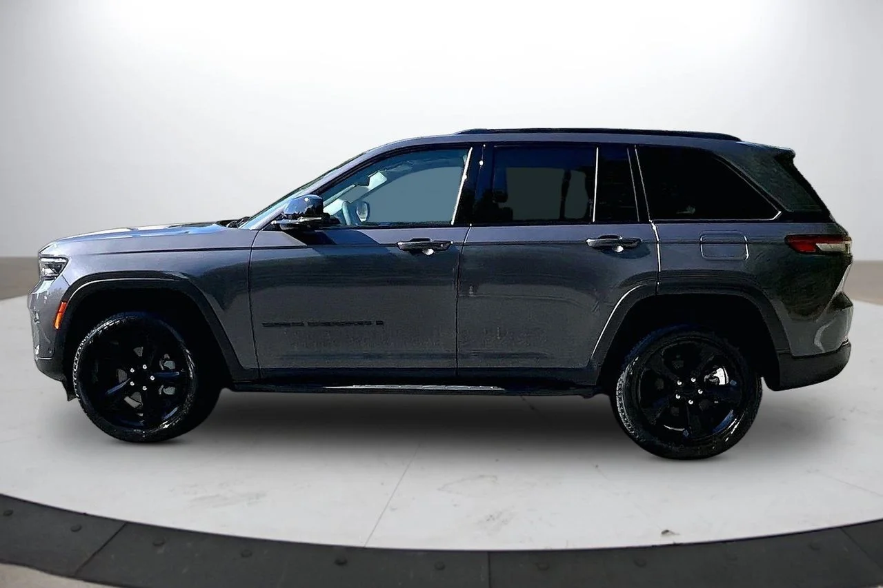 Used 2023 Gray Jeep Limited image 5