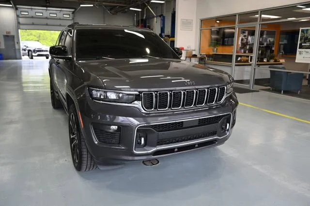 Used 2021  Jeep Overland image 3