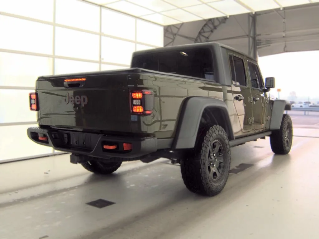 Used 2022 Green Jeep Mojave image 2