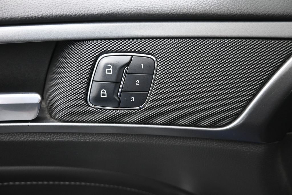 Used 2014 Blue Ford Titanium image 16