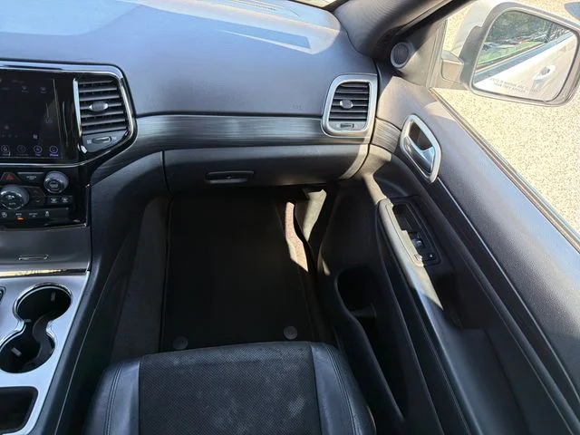 Used 2019 White Jeep Altitude image 15