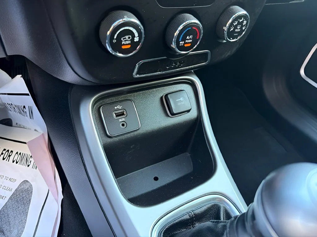 Used 2018 Laser Blue Pearlcoat Jeep Sport image 20