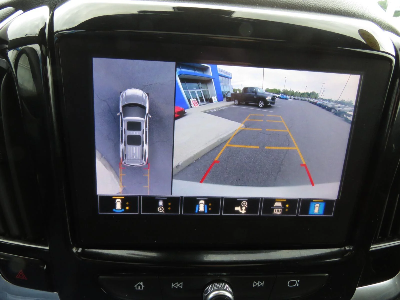 Used 2023 IRIDESCENT PEARL TRICOAT Chevrolet Premier image 30