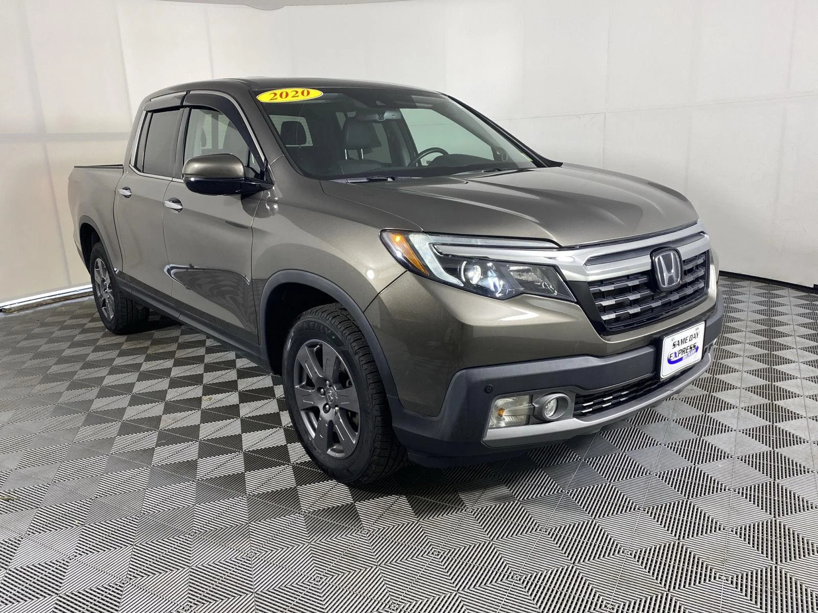 Used 2020 Pacific Pewter Metallic Honda RTL-E image 9