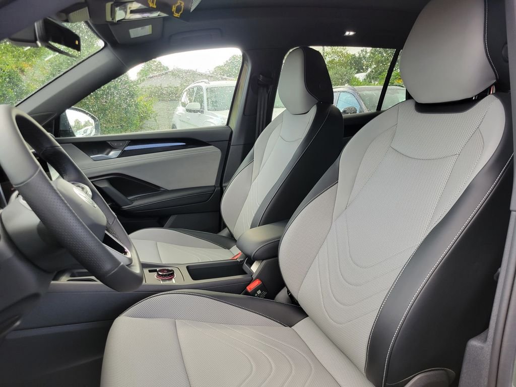 New 2026 Green Volkswagen 2.0T SE R-Line Black image 11