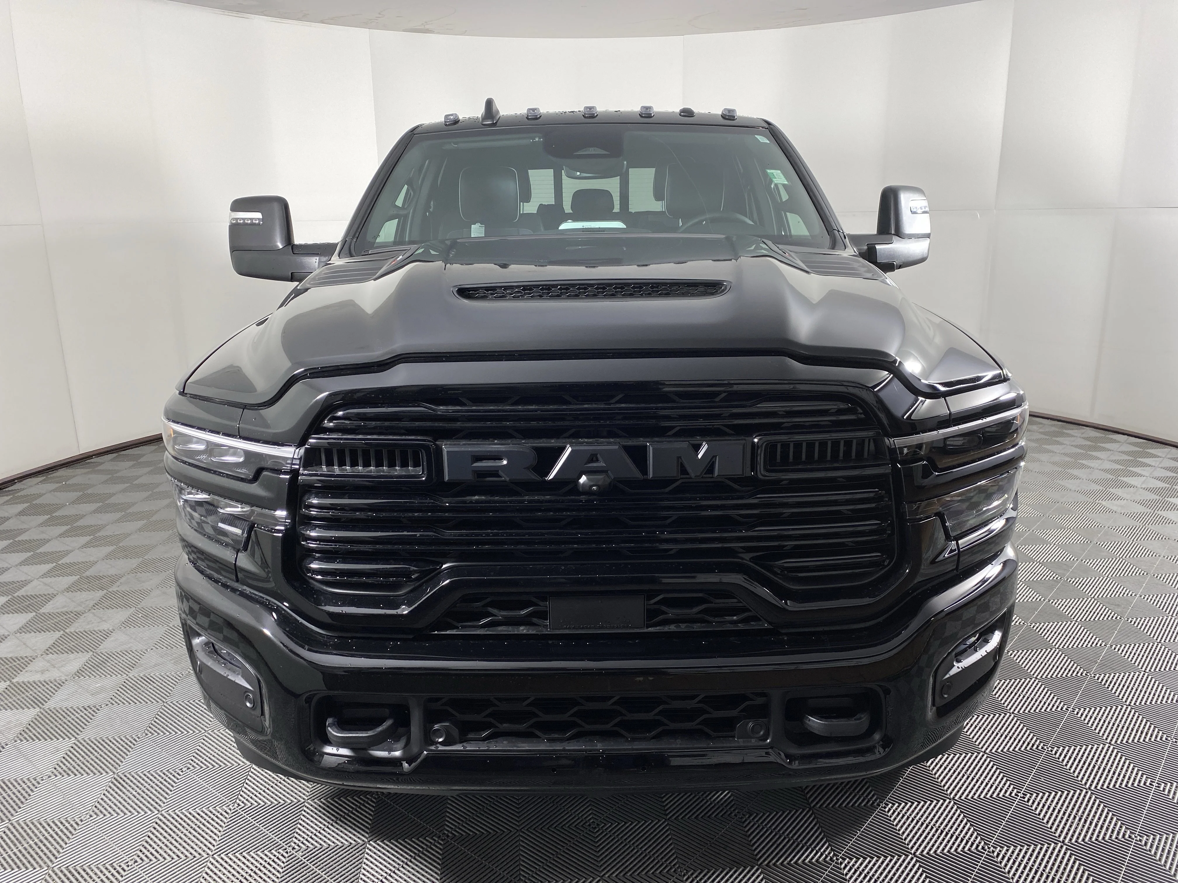 New 2026 Diamond Black Crystal Pearl-Coat Exterior Paint RAM Laramie image 13