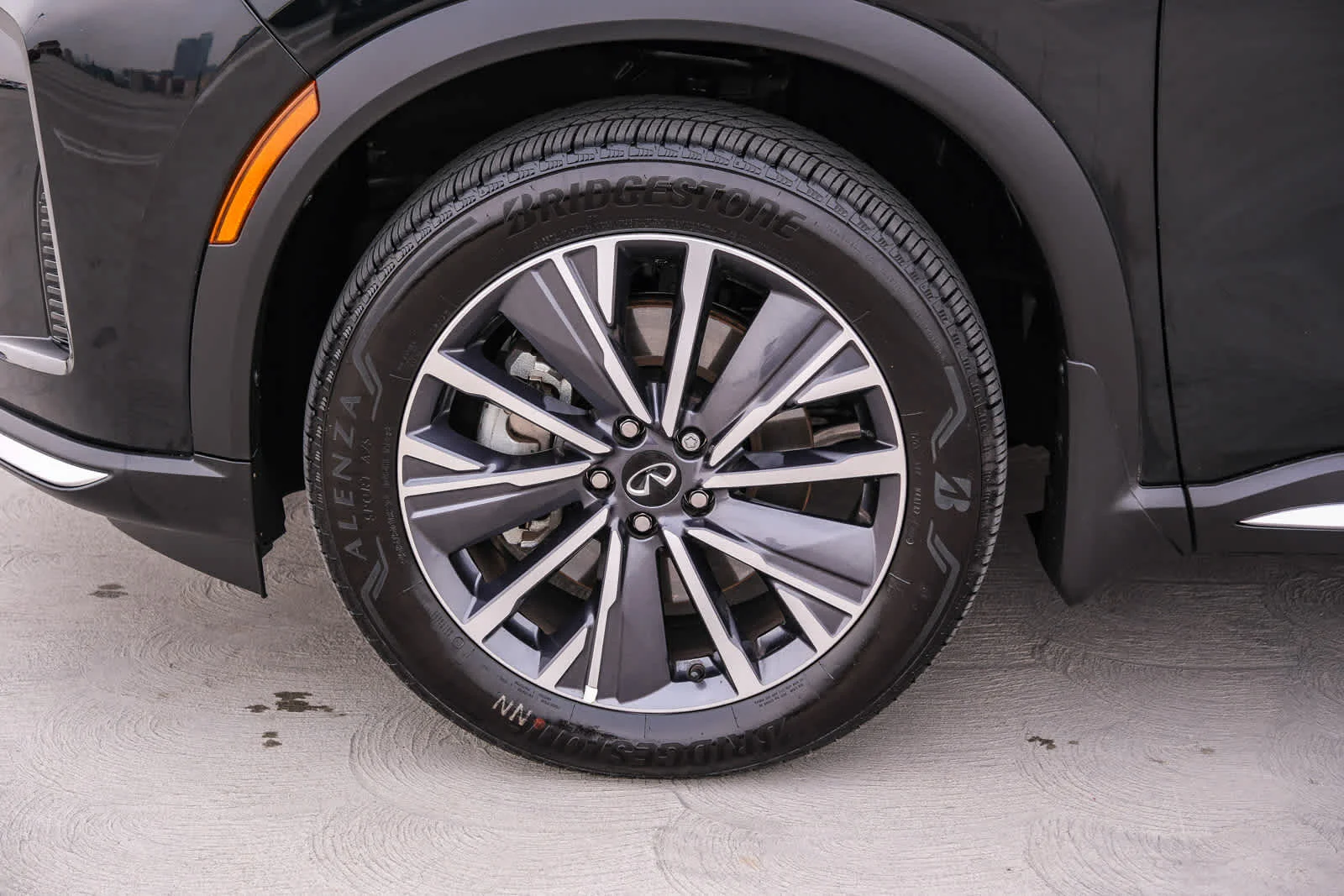 New 2026 MINERAL BLACK INFINITI Luxe FWD image 10