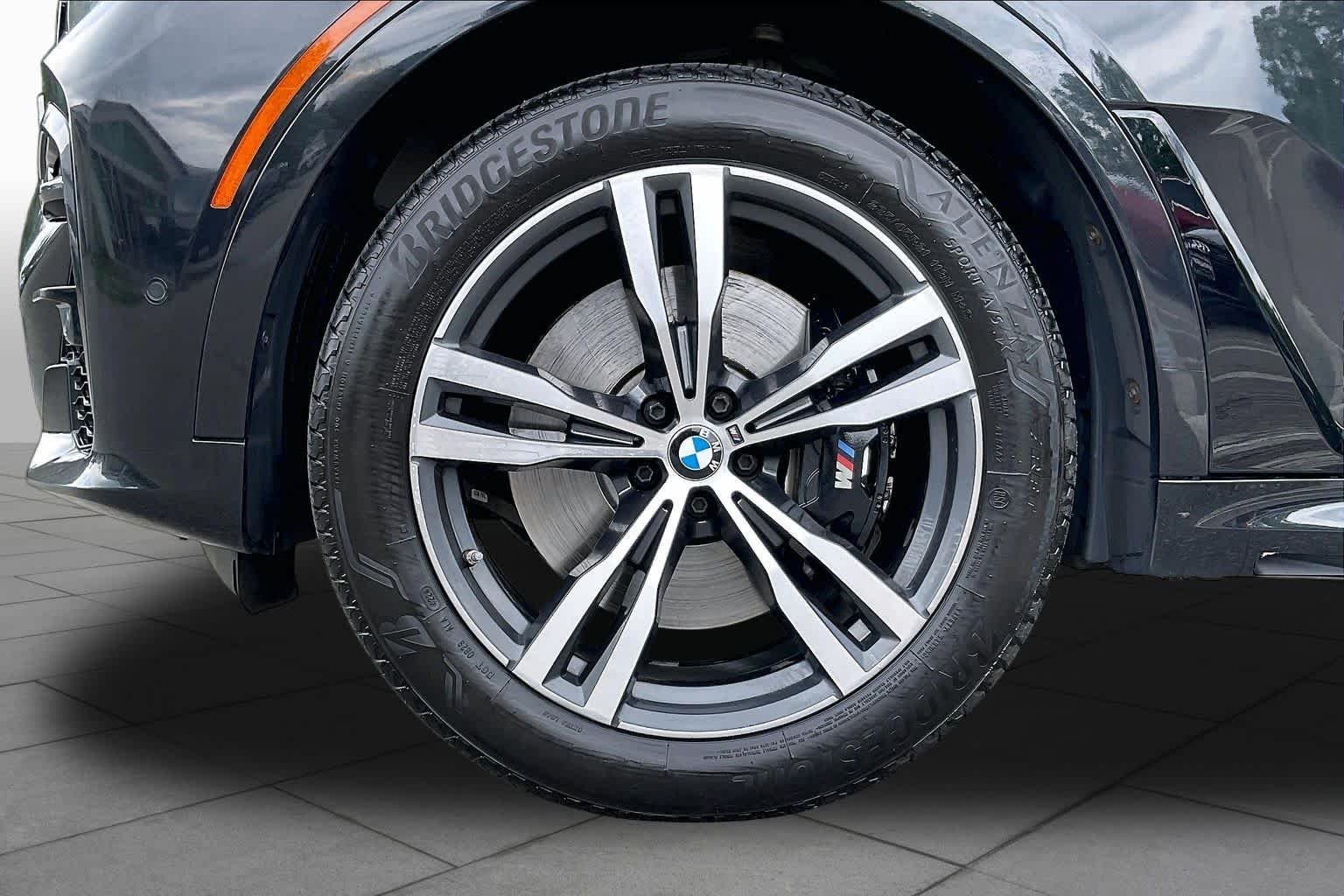 Used 2022 Black Sapphire Metallic BMW M50i image 10