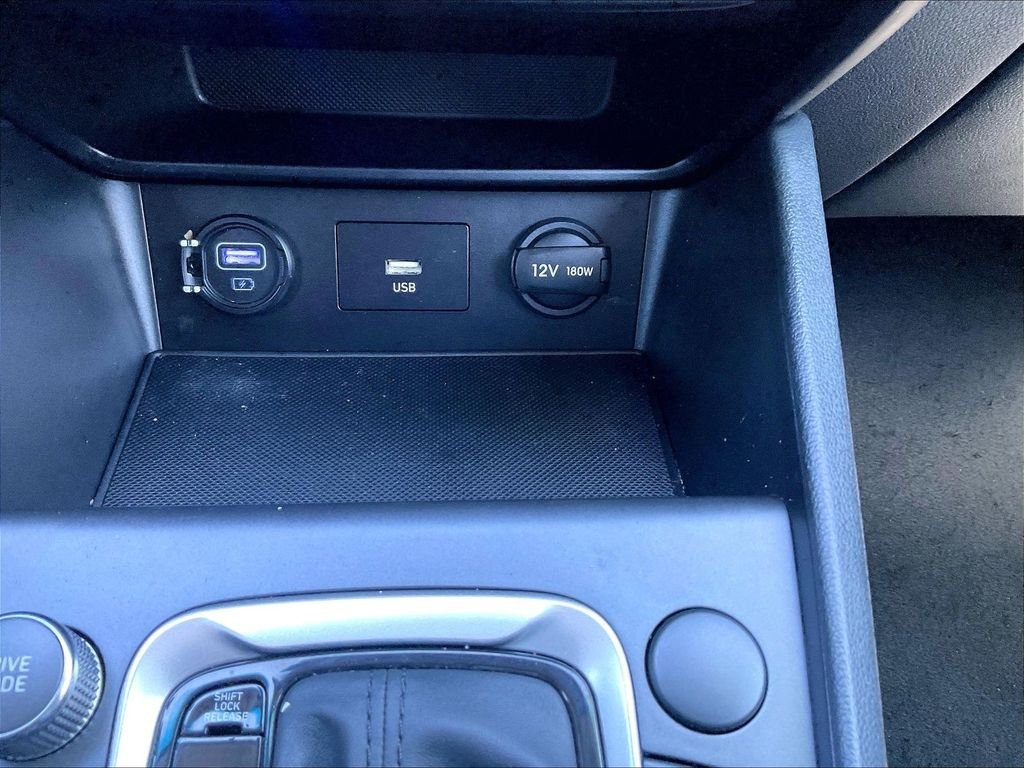 Used 2023 White Hyundai SEL image 23