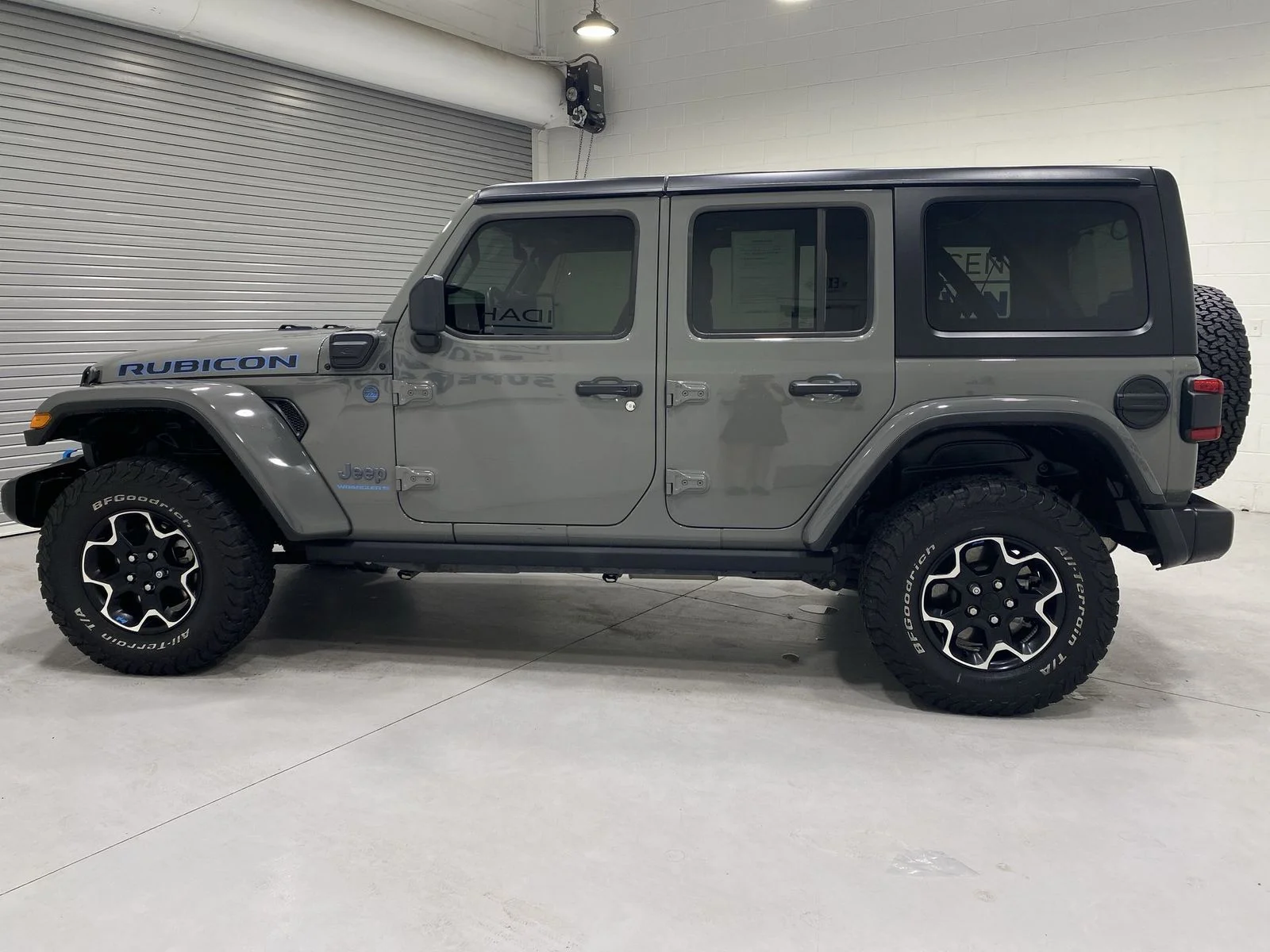 Used 2023 Gray Jeep Rubicon 4xe image 5