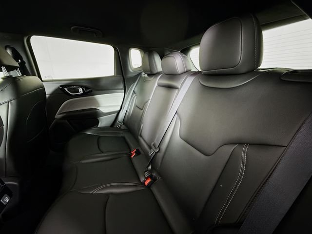 New 2026 Diamond Black Crystal Pearl-Coat Exterior Paint Jeep Limited image 23