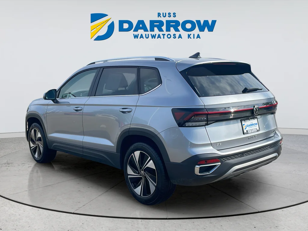 Used 2025 Gray Volkswagen 1.5T SE image 3