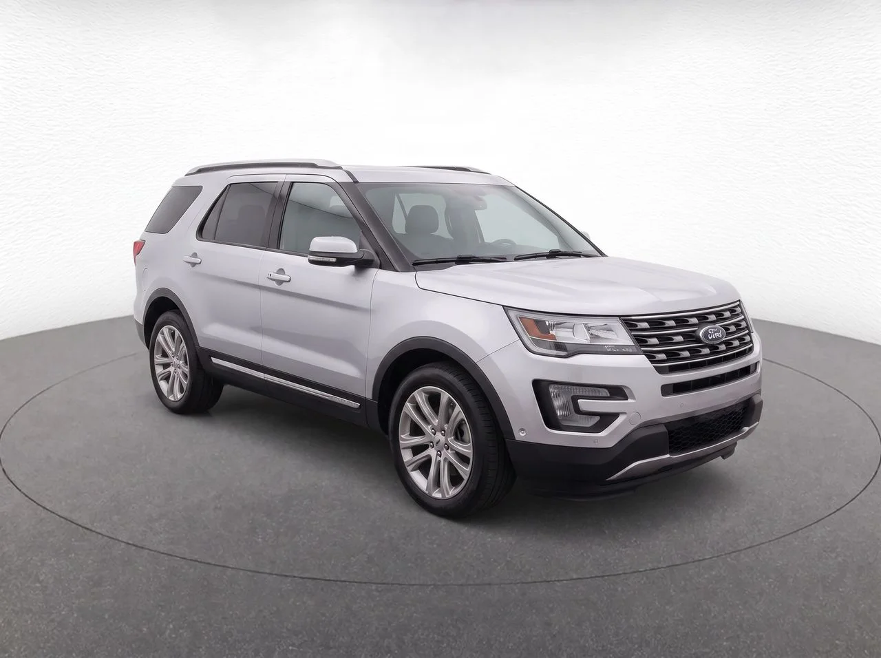 Used 2017 Silver Ford Limited image 2