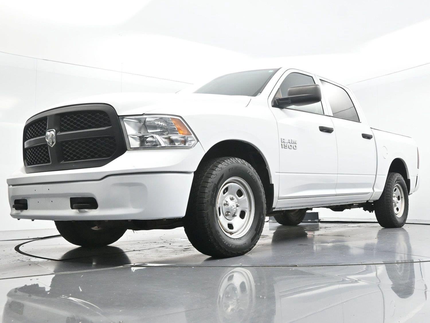 Used 2015 Bright White Clearcoat Ram Tradesman image 39