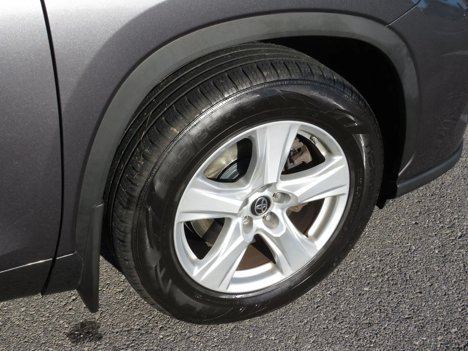 Used 2021 Magnetic Gray Met Toyota L image 11