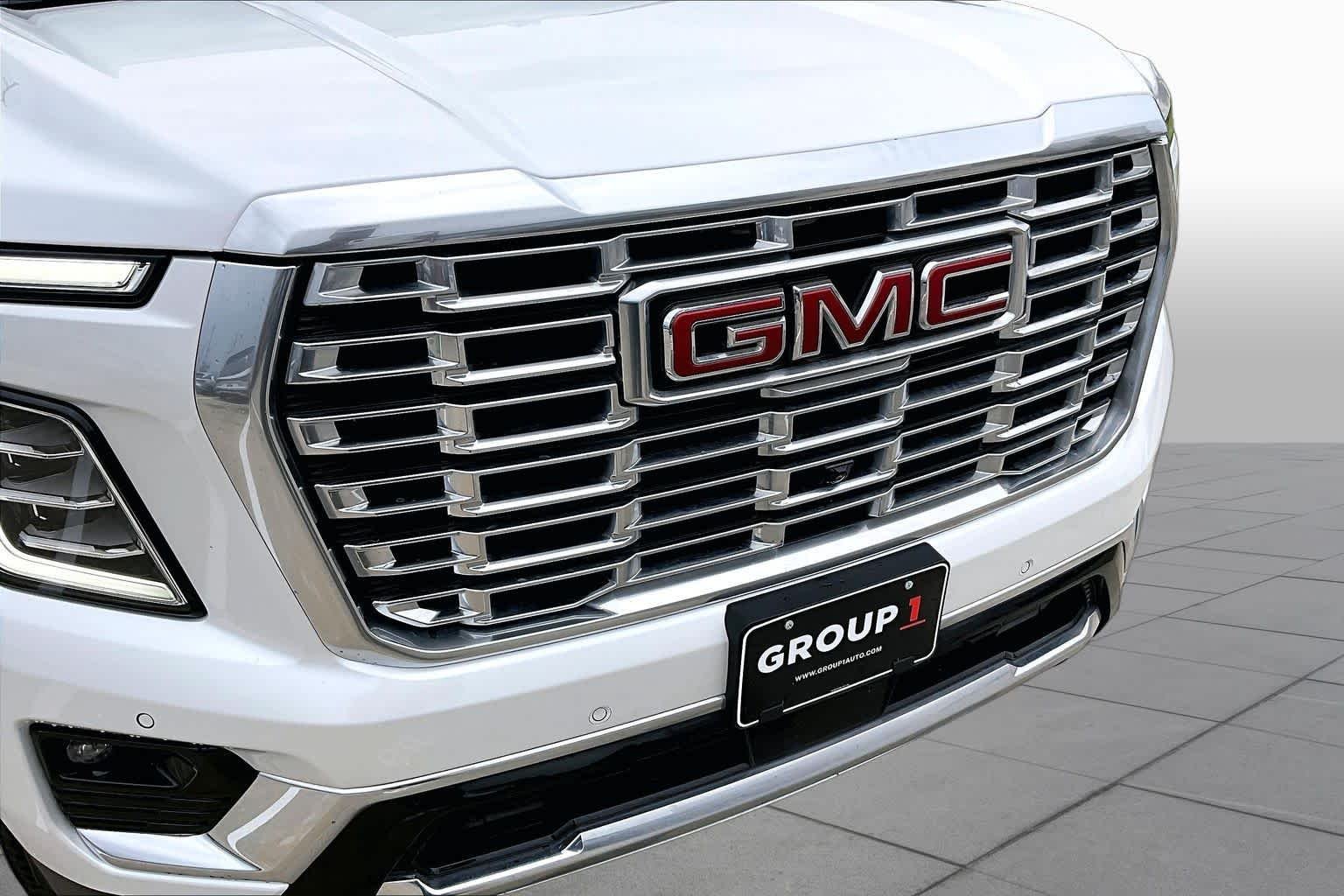Used 2025 White Frost Tricoat GMC Denali image 30