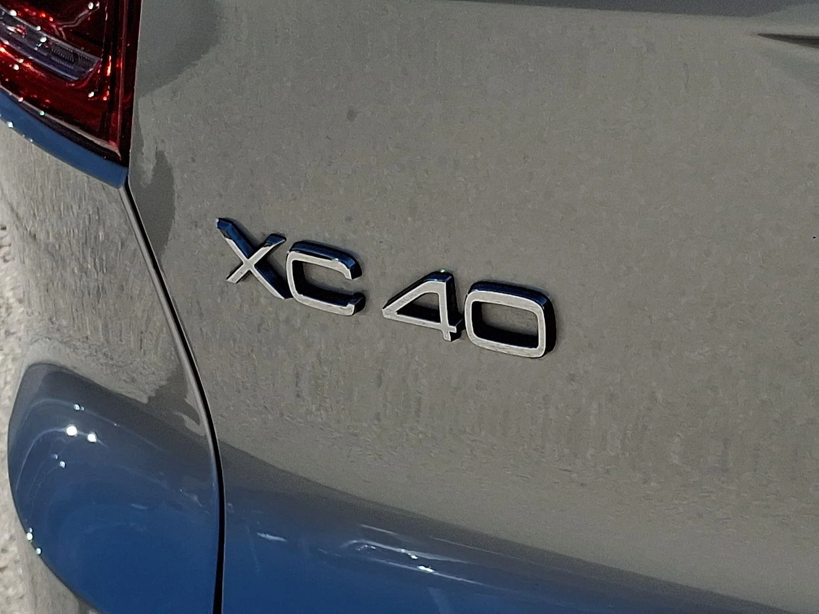 Used 2019 Bright Silver Metallic Volvo Momentum image 29