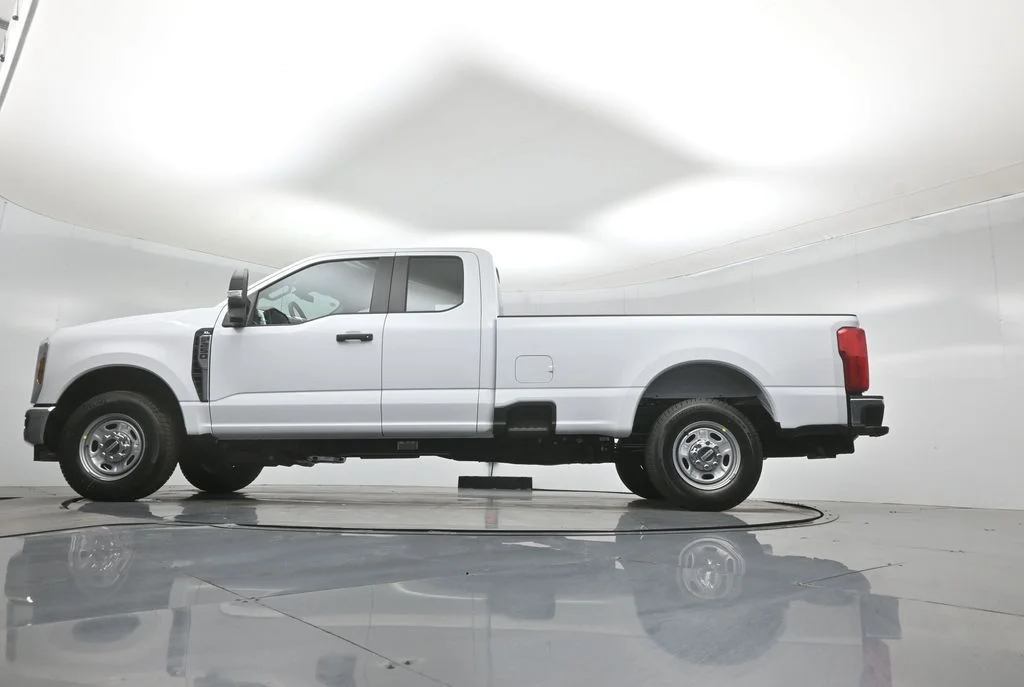 New 2026 Oxford White Ford XL image 46