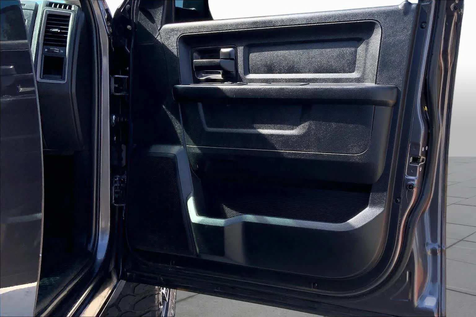 Used 2018 Granite Crystal Metallic Clearcoat Ram Tradesman image 23