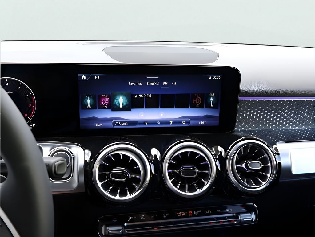 Used 2025 Night Black Mercedes-Benz GLB 250 image 22