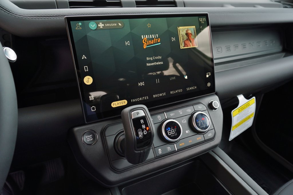 New 2026 Fuji White Land Rover X-Dynamic SE image 17