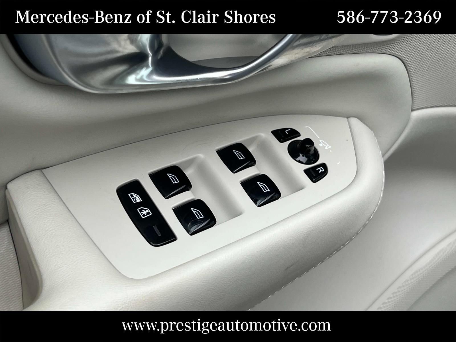 Used 2024 Gray Volvo T8 Plus Bright Theme 7 Passenger image 15