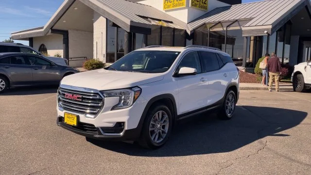 Used 2024 White GMC SLT image 6