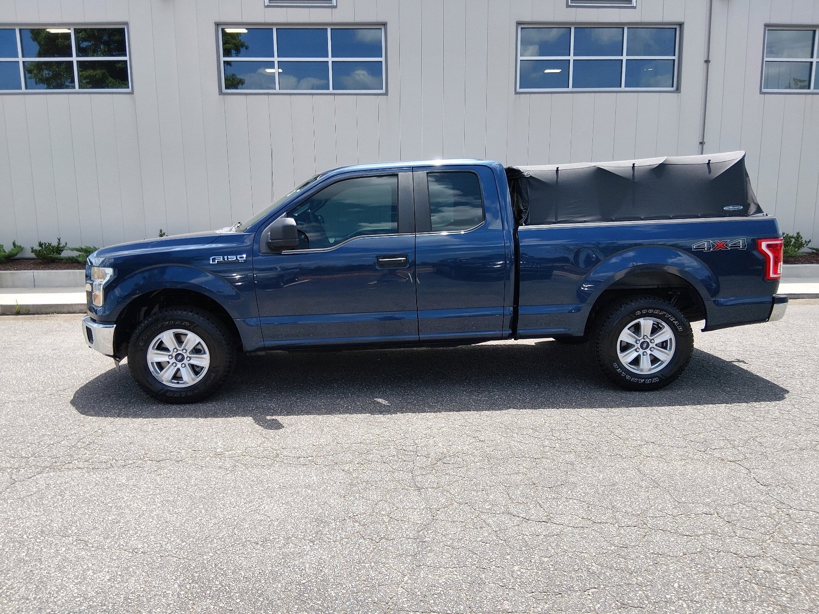 Used 2015 BLUE Ford XL image 6