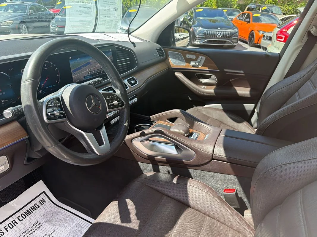 Used 2020 White Mercedes-Benz 4MATIC® image 9