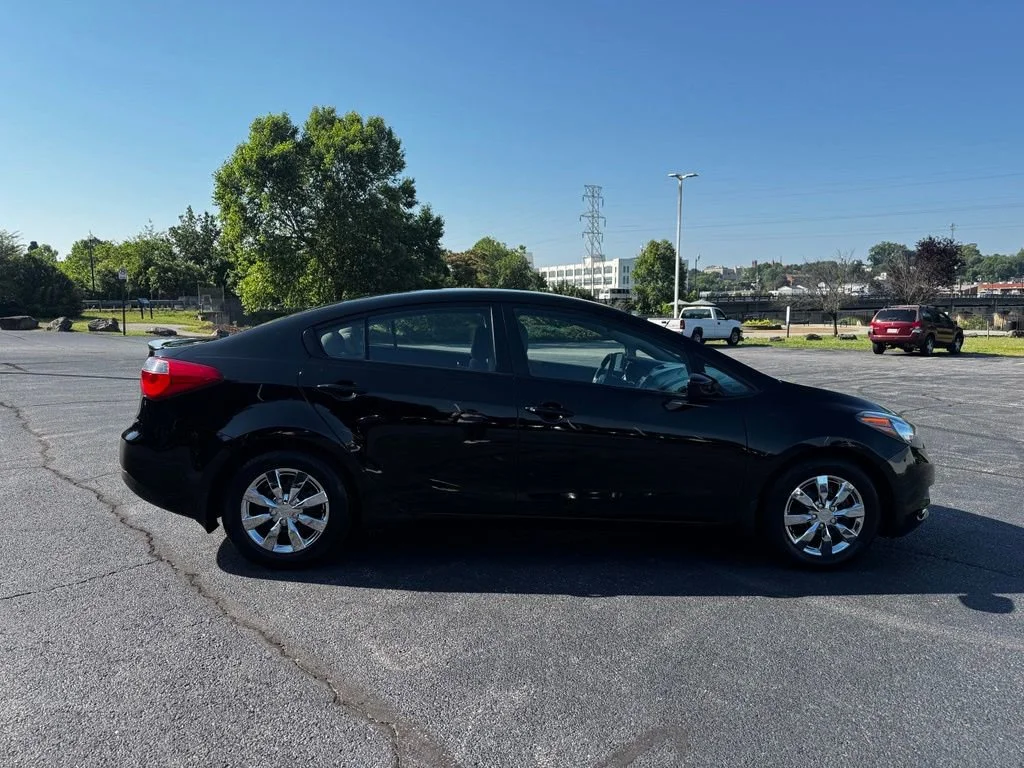 Used 2015  Kia LX image 8