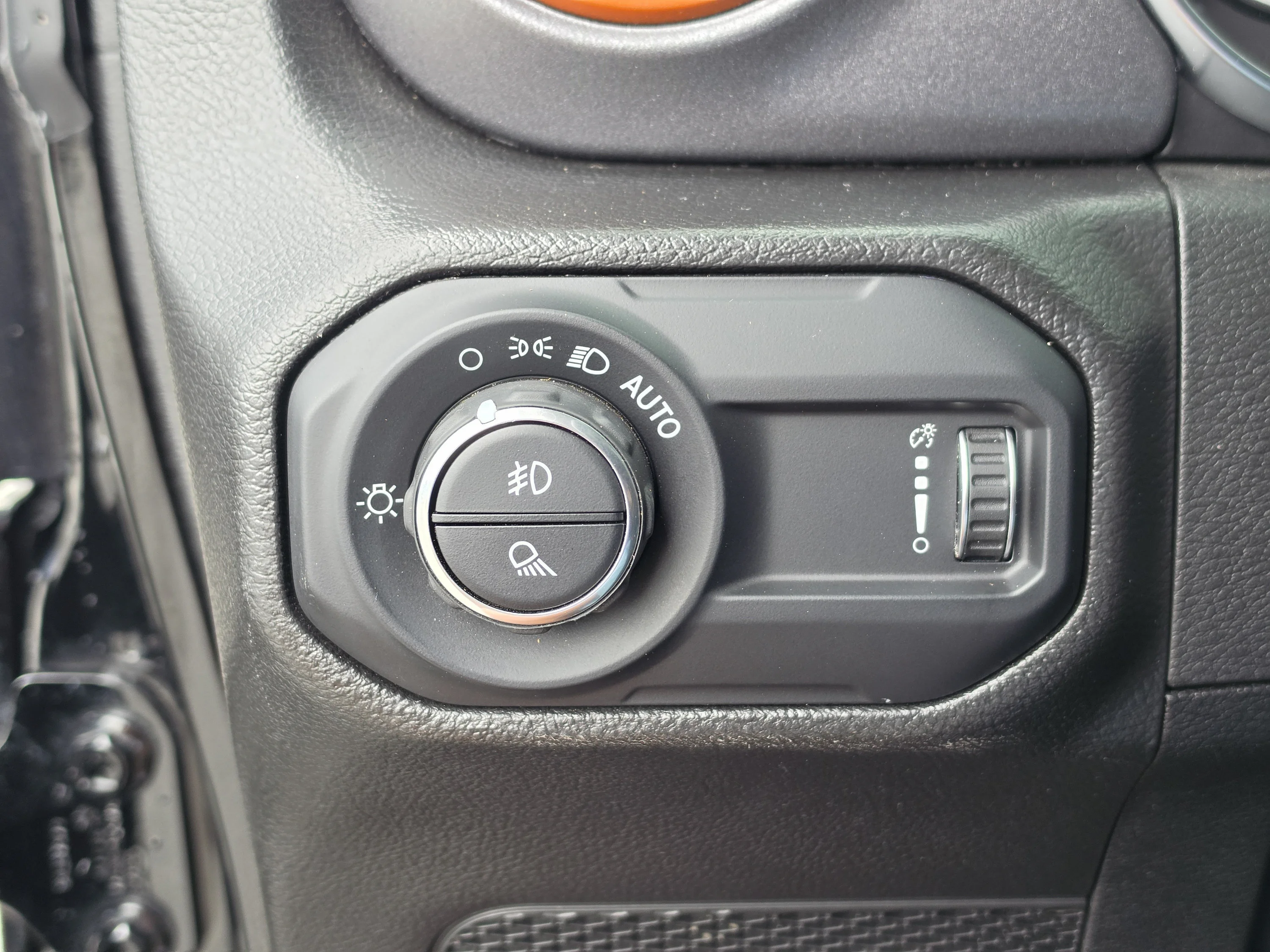 Used 2023 Black Clearcoat Jeep Mojave image 33