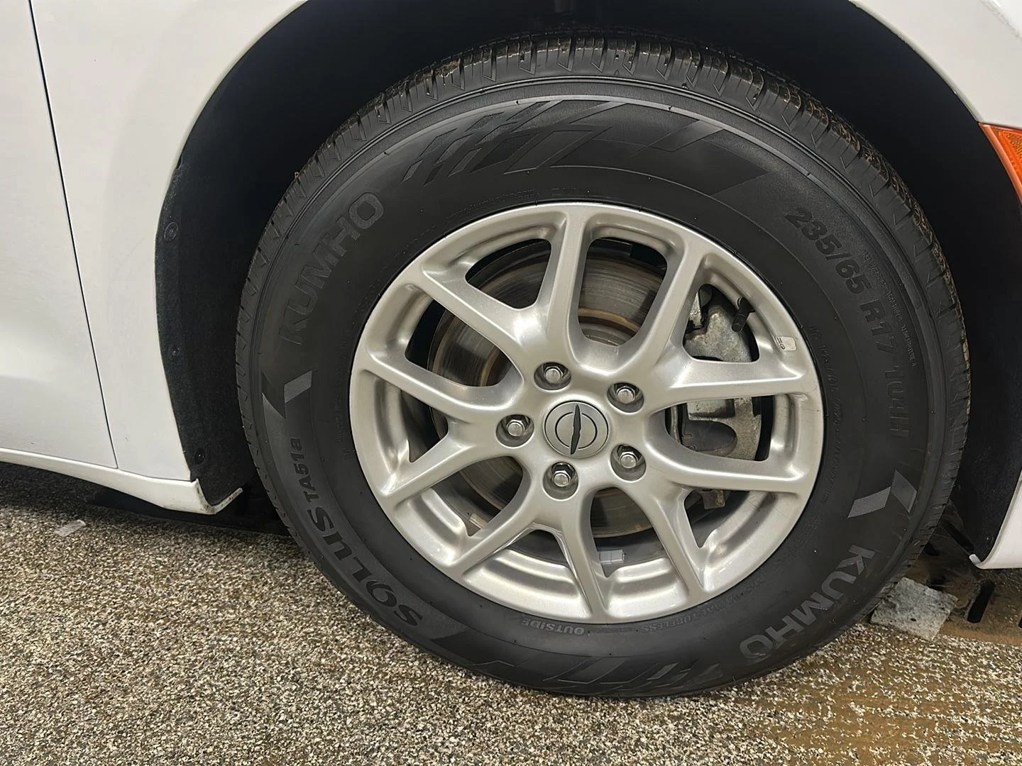Used 2024 Bright White Clearcoat Chrysler Touring L image 10